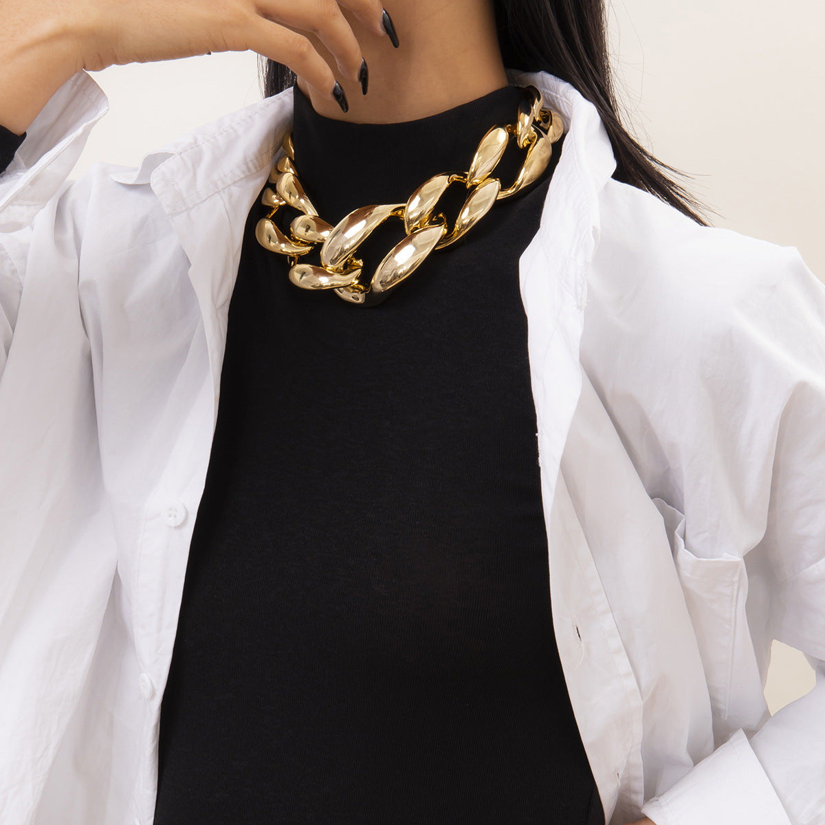 Collana Geometrica Punk Audace da Donna con Catena a Croce in Metallo