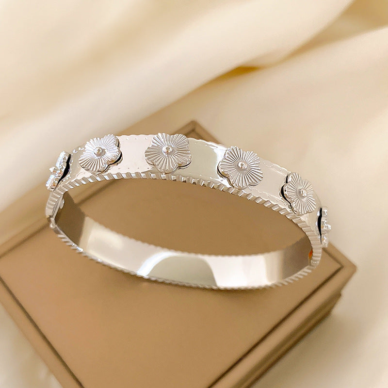 Five-Color Brushed Geometric Clover 18K Gold Plated Titanium Steel Open Cuff Bracelet for Women