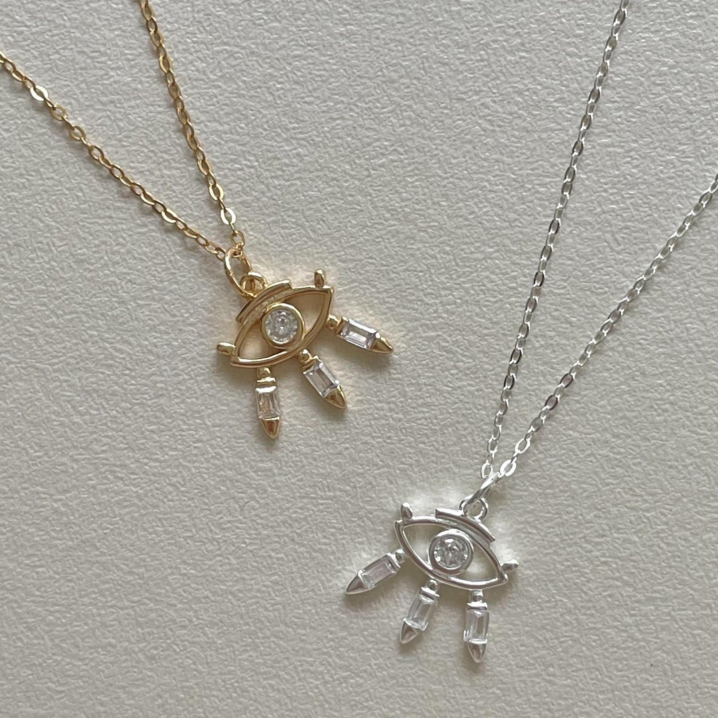 Collana con ciondolo a occhio geometrico minimalista in argento sterling 925 con zirconi cubici