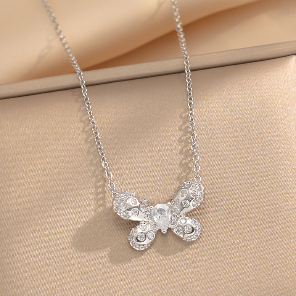 Minimalist Geometric Four-Leaf Clover Pendant Necklace for Women in Titanium Steel with Electroplated Finish