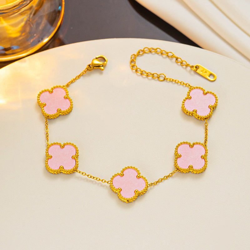 Pulsera minimalista de acero de titanio con forma de trébol e incrustaciones de nácar para mujer
