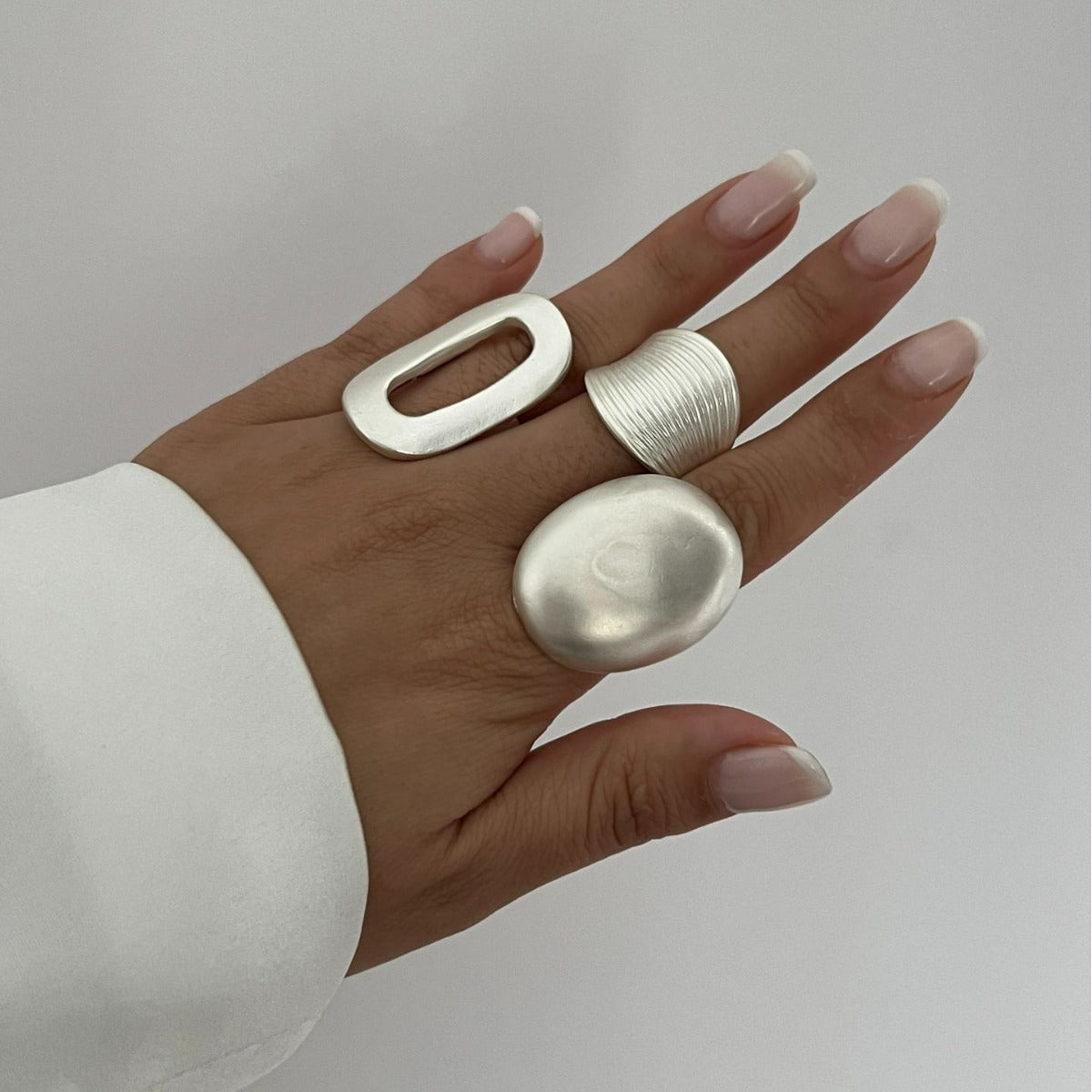 Anello regolabile in lega con design geometrico floreale, spazzolato, color argento, stile minimalista