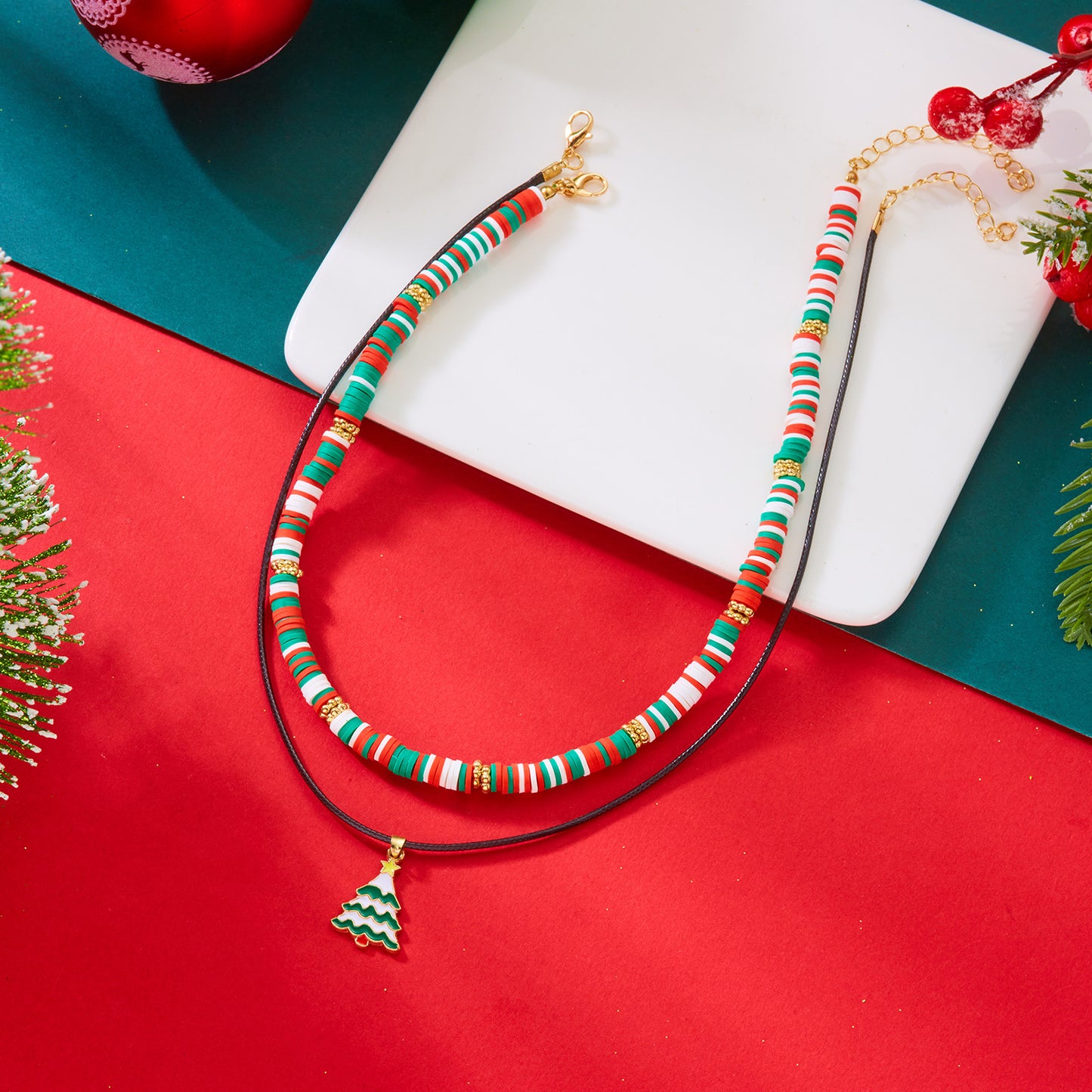 Set collana natalizia fatta a mano in argilla polimerica con ciondoli a forma di renna e pupazzo di neve su cordino cerato, unisex