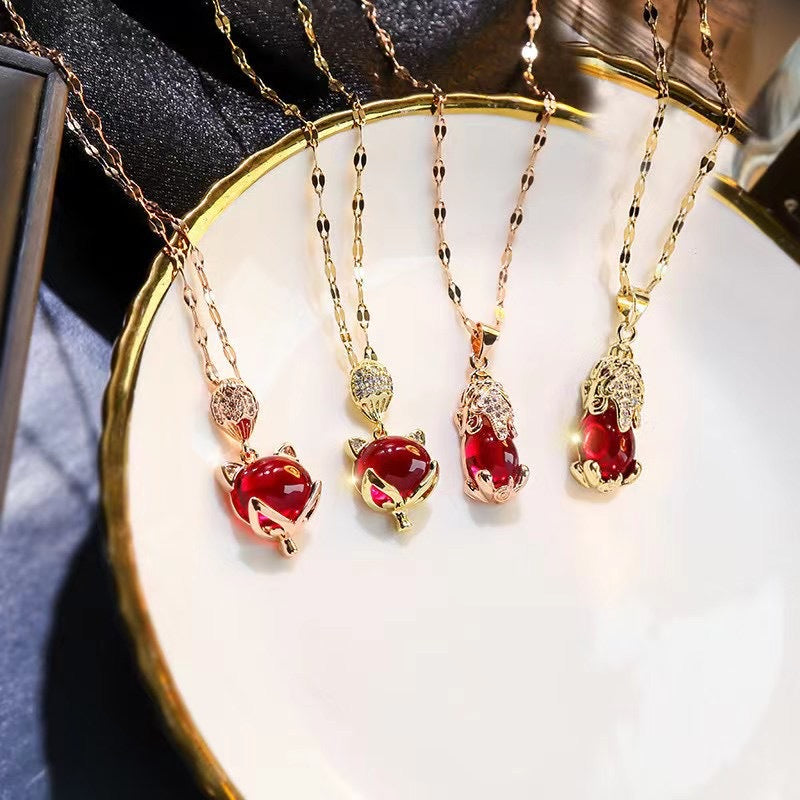 Collar Colgante Zorro Geométrico para Mujer en Acero Titanio con Incrustaciones de Diamantes de Imitación y Acabado Chapado en Cadena Ondulada