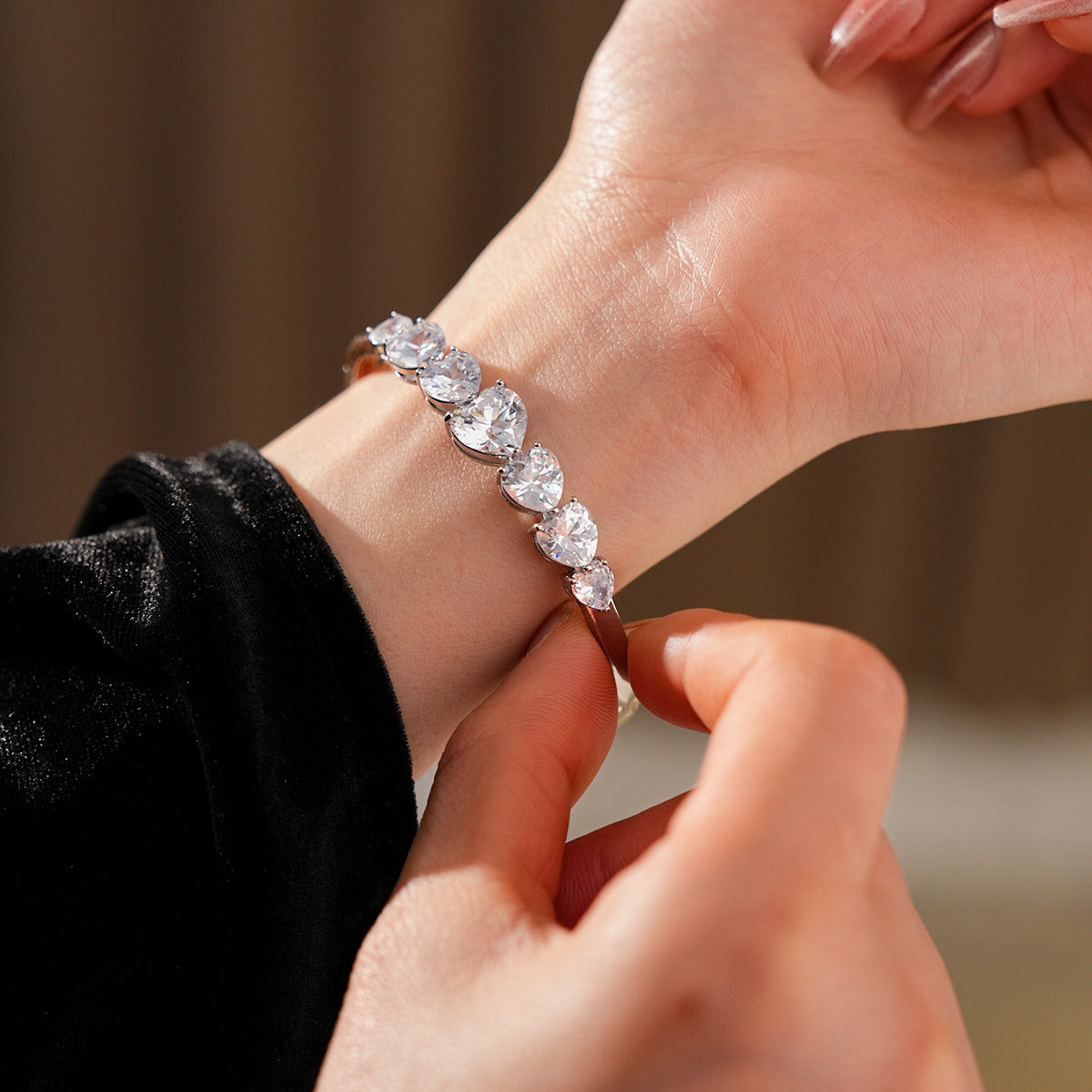 Elegant Heart-Shaped Gold-Plated Zirconia Bracelet for Women with Delicate Luxury Aesthetic