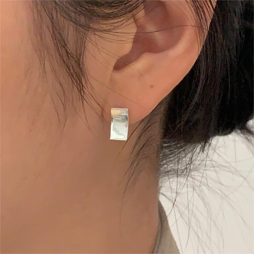 Orecchini a perno da donna a forma di arco minimalista in argento sterling 925 con finitura spazzolata