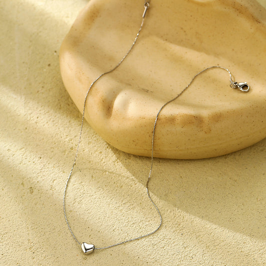 Minimalist Heart-Shaped Titanium Steel Necklace for Women with Electroplated Finish and Delicate Stainless Steel Pendant