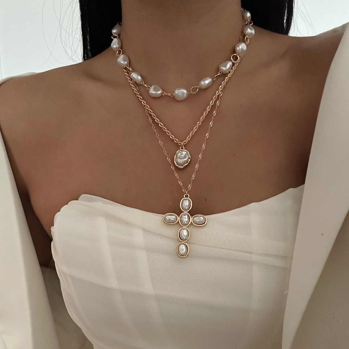 Collana da donna con ciondolo a cuore geometrico minimalista placcato in lega e catena a sfere con perle barocche