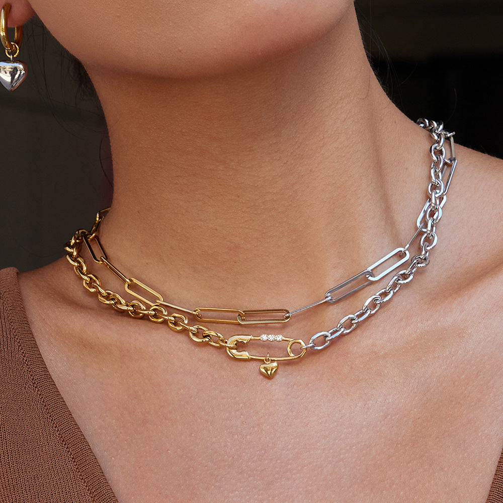 Collar con colgante de clip geométrico minimalista de acero inoxidable chapado en oro de 18 quilates con cadena de acero de titanio para mujer