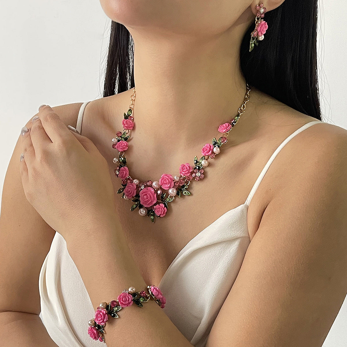 Set di collana, orecchini e bracciale floreale in lega e resina con intarsi di strass per donna