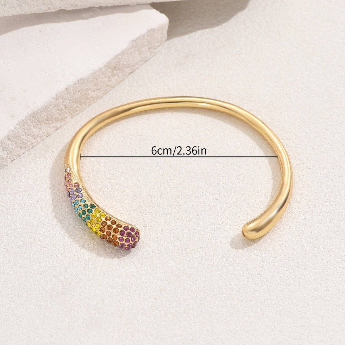 Pulsera de esclava abierta ajustable de lujo minimalista para mujer con incrustaciones de pedrería y diseño circular geométrico