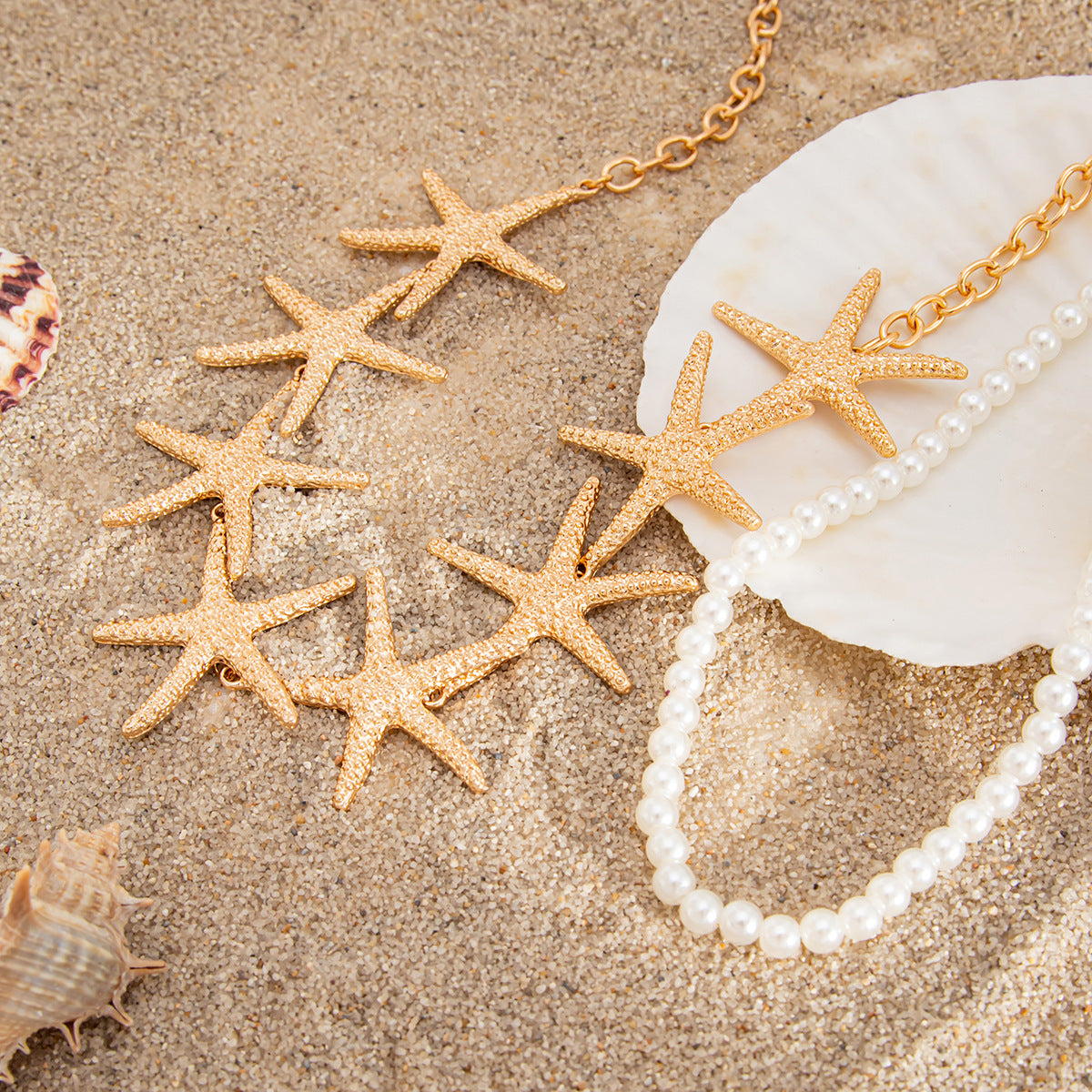 Collana girocollo a strati da donna con ciondolo a forma di stella marina chic, perle simulate e lega placcata, stile marino per vacanze