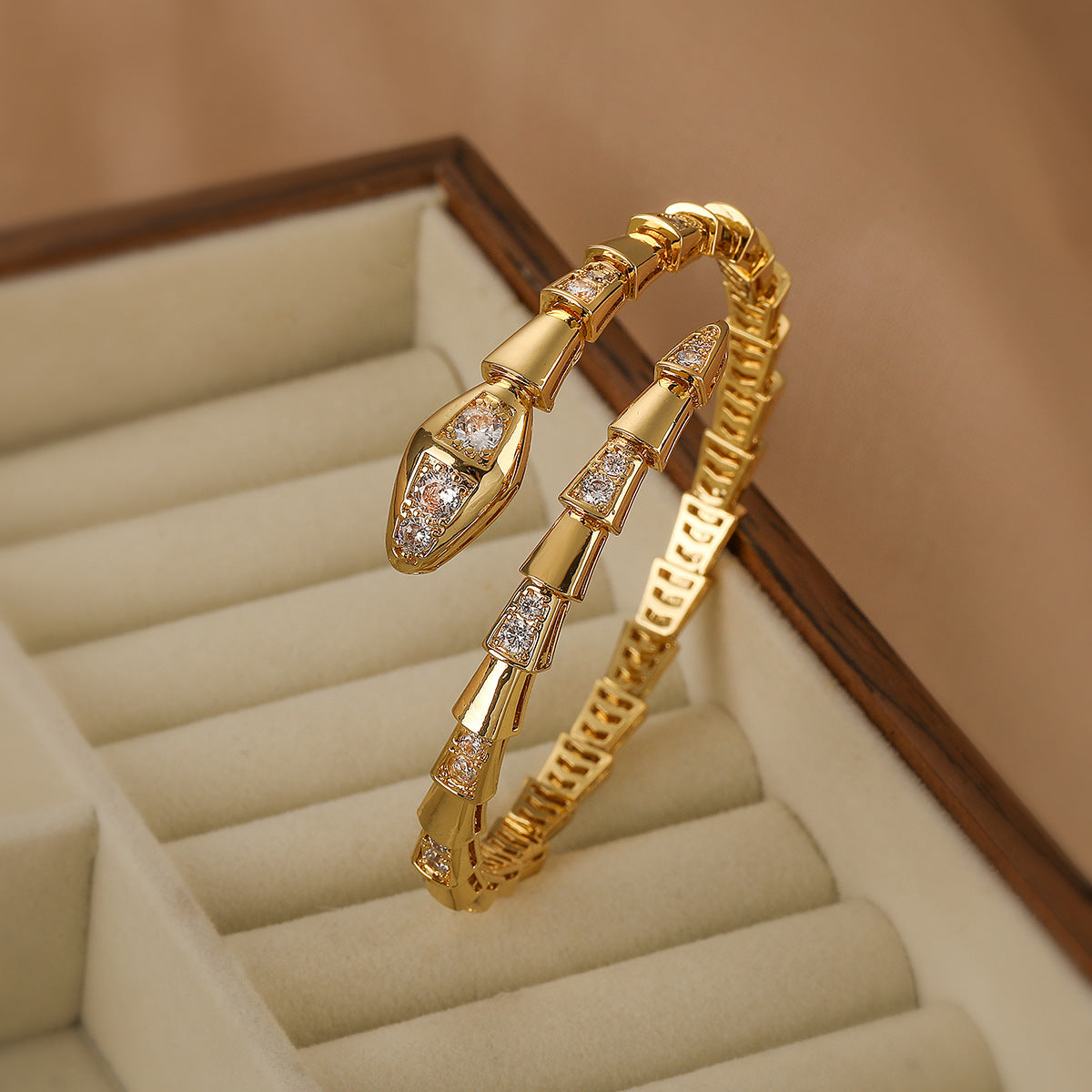 Bracciale vintage in rame a forma di serpente con placcatura in oro vero e zirconia micropavé da donna
