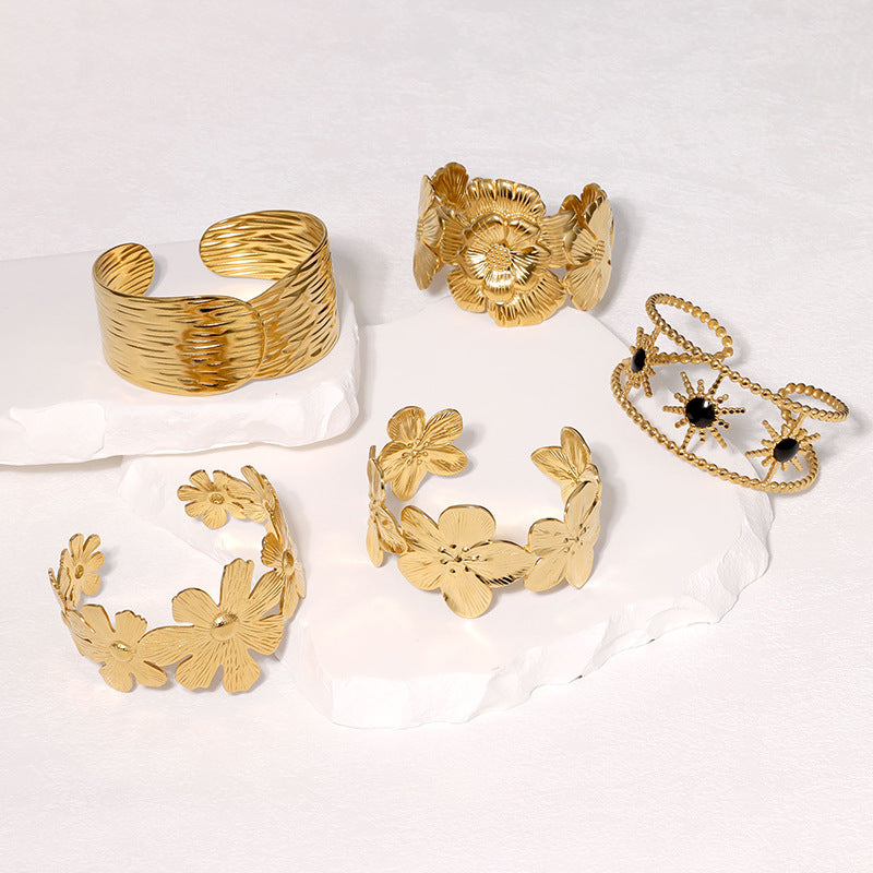 Minimalist Geometric Cold-Tone Bracelet with Heart and Floral Motifs in Gold-Plated Stainless Steel for Women