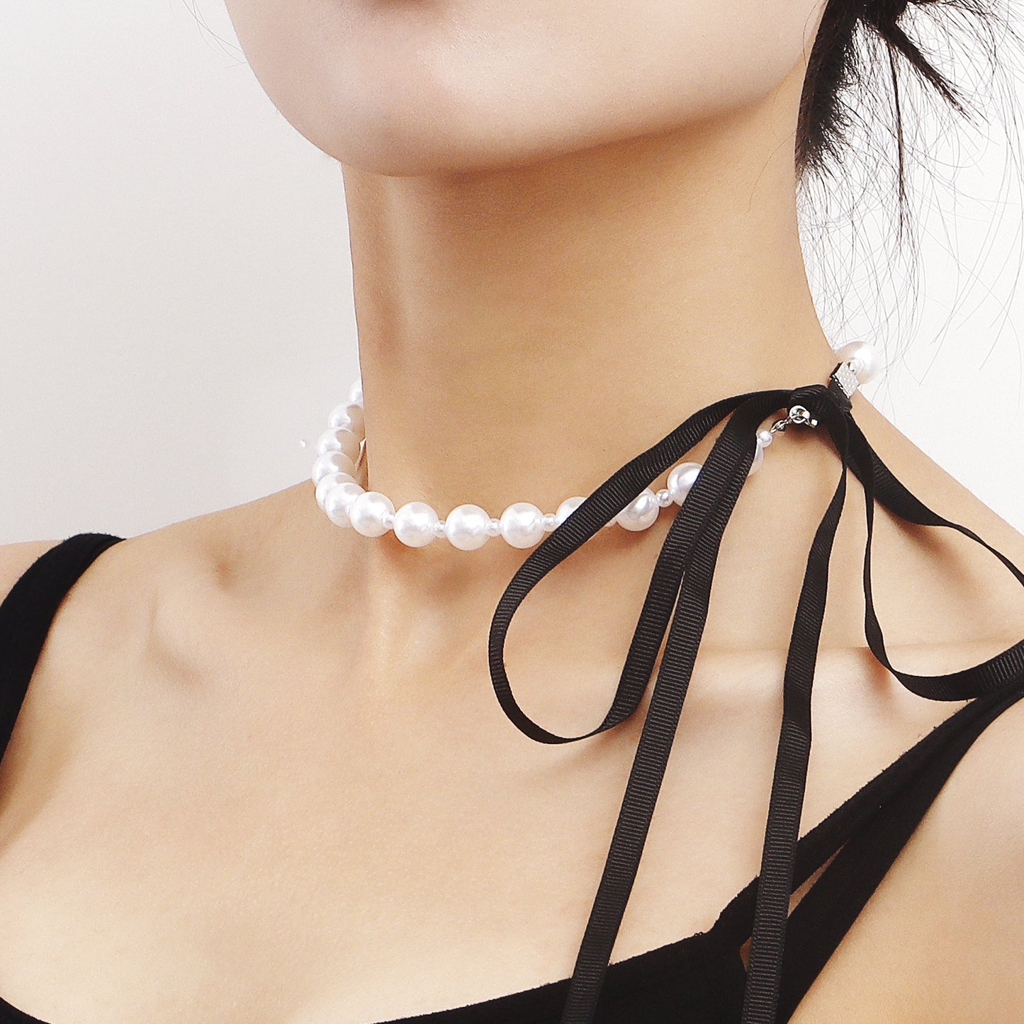 Minimalist Baroque Pearl Pendant Necklace for Women with Alloy Chain and Plated Finish