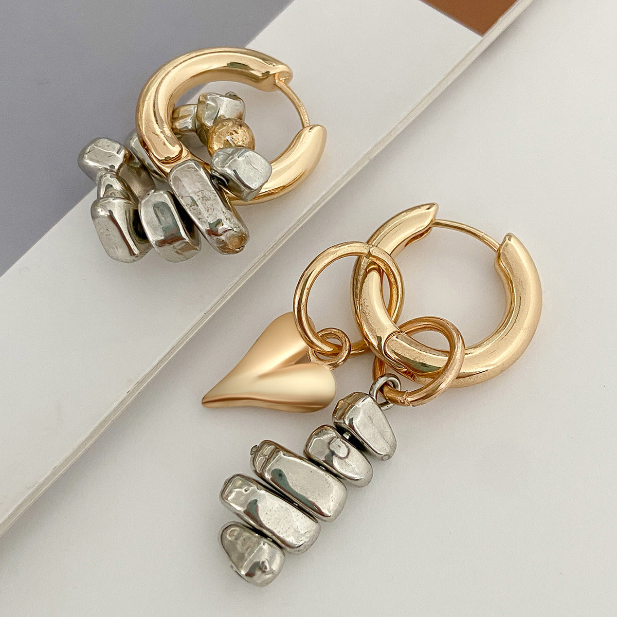 Collana con ciondolo personalizzato in lega a forma di cuore irregolare da donna con finitura placcata e dettagli perline