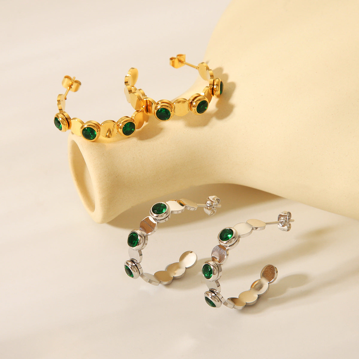 Orecchini a cerchio da donna alla moda geometrici placcati oro 18 carati in acciaio inossidabile con intarsi in strass