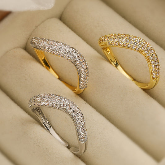 Anillo de cobre geométrico minimalista con chapado de oro de 18 quilates y circonitas micropavé para mujer