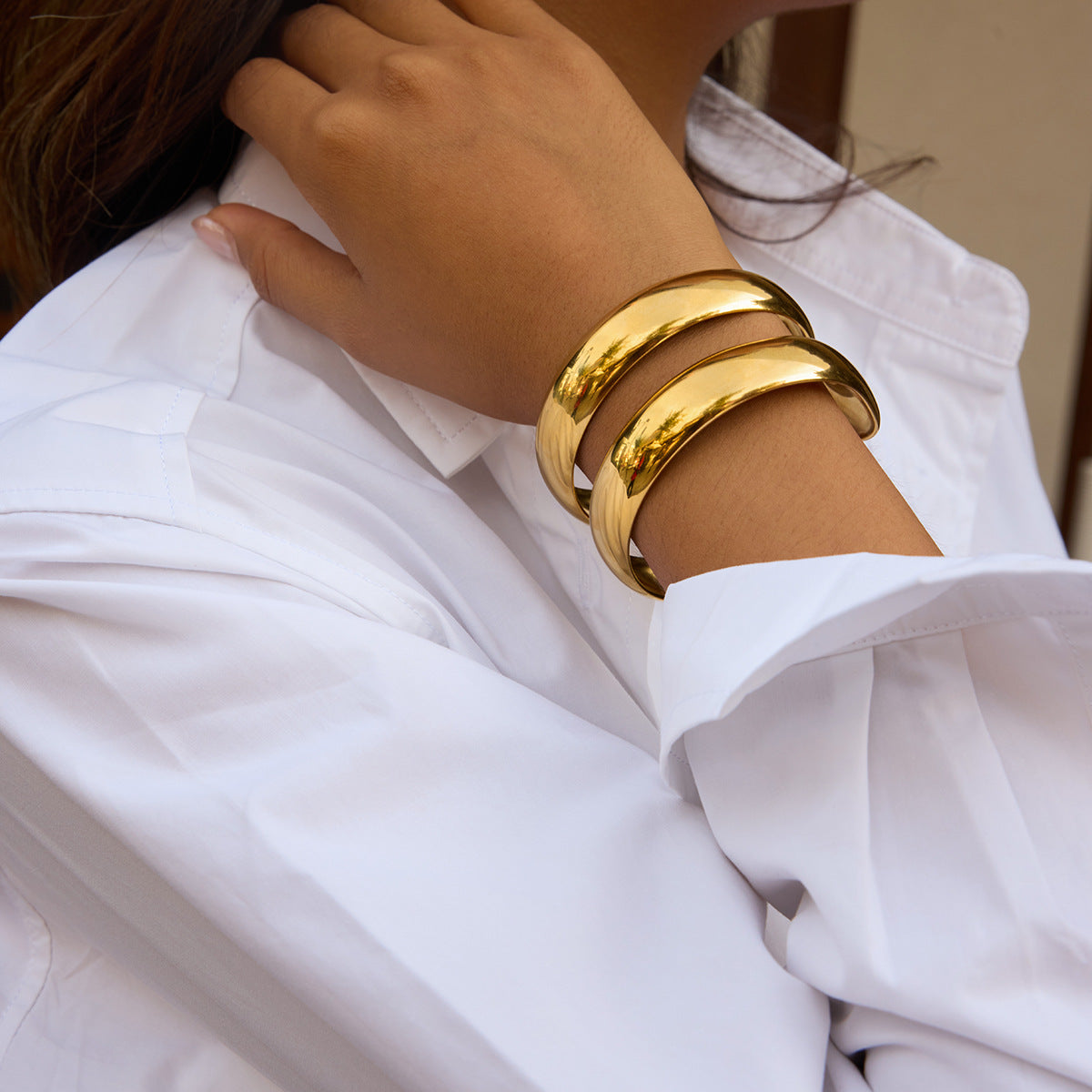 Pulsera Minimalista Geométrica de Doble Capa de Acero de Titanio con Chapado en Oro e Incrustaciones de Resina para Mujer