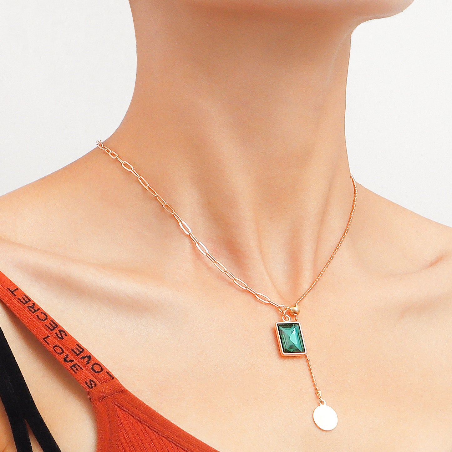 Fashionable Geometric Emerald Green Pendant Necklace for Women in Alloy with Plated Finish, Minimalist Clavicle Chain