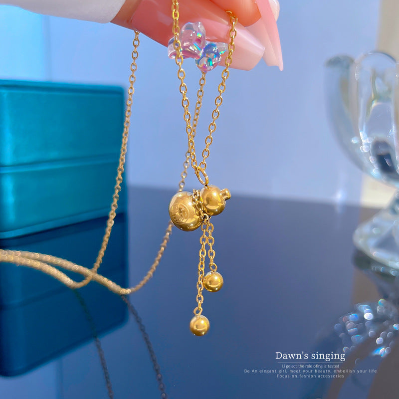 Collana girocollo con ciondolo a zucca geometrica da donna in acciaio al titanio con strass intarsiati, fresca e dolce