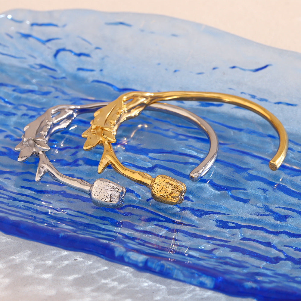 Fashionable Minimalist Flower-Shaped Stainless Steel Plated 18K Gold Bracelet for Women