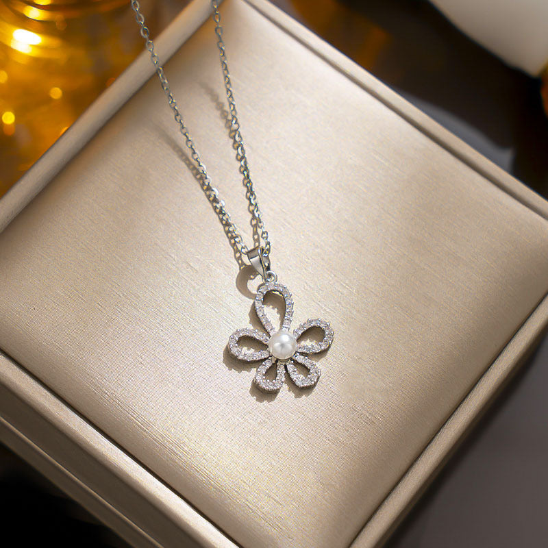 Elegant Five-Petal Flower Necklace for Women in Titanium Steel with Gold Plating on O-Chain