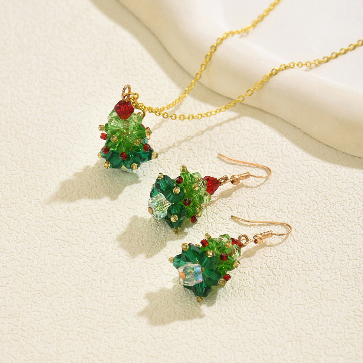 Set collana e orecchini a pendente con albero di Natale geometrico da donna in lega di zinco con intarsi in cristallo, gioielli alla moda per tutti i giorni