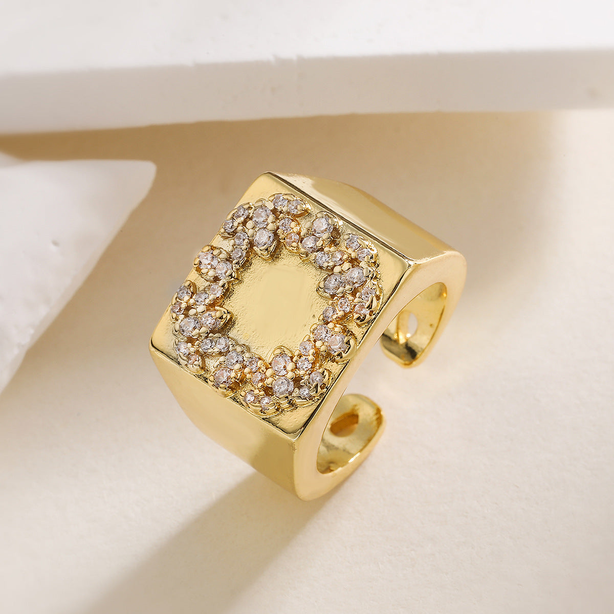 Fashionable Geometric Copper Ring with 18K Gold Plating and Zircon Inlay for Women