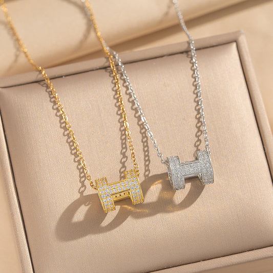 Collana da donna a catena O in acciaio al titanio placcato oro a forma di lettera, lusso minimalista, con finitura anallergica e resistente allo scolorimento