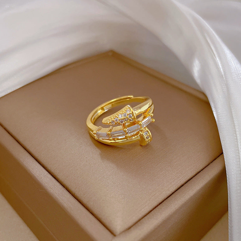 Anillo de Corona Minimalista de Lujo en Latón Plateado para Mujer