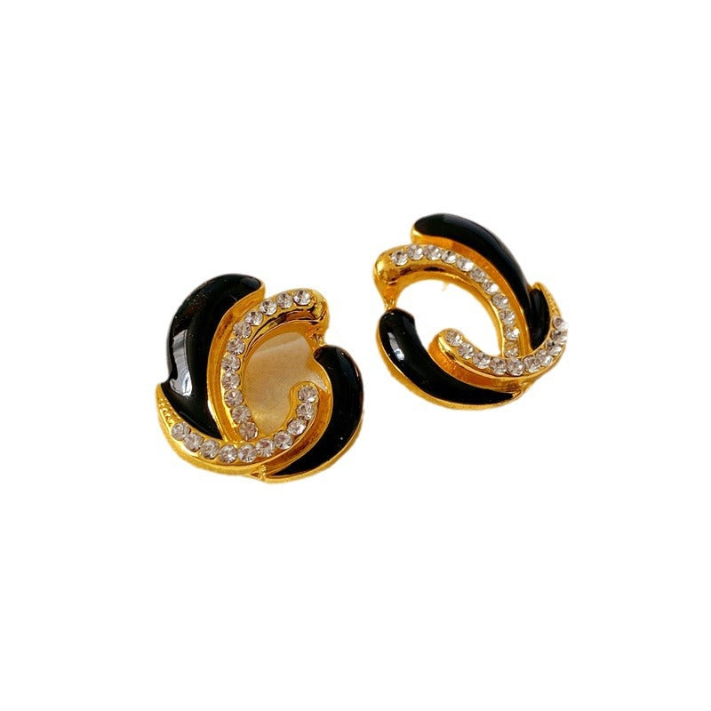 Vintage Geometric Earrings in Copper with Electroplating for Women, French Court Style Retro Ear Studs with Luxe Minimalist Aesthetic