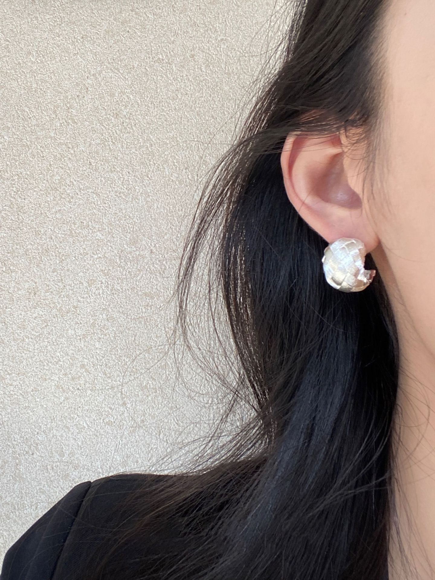 Orecchini a perno geometrici a C minimalisti in rame placcato con perni in acciaio da donna