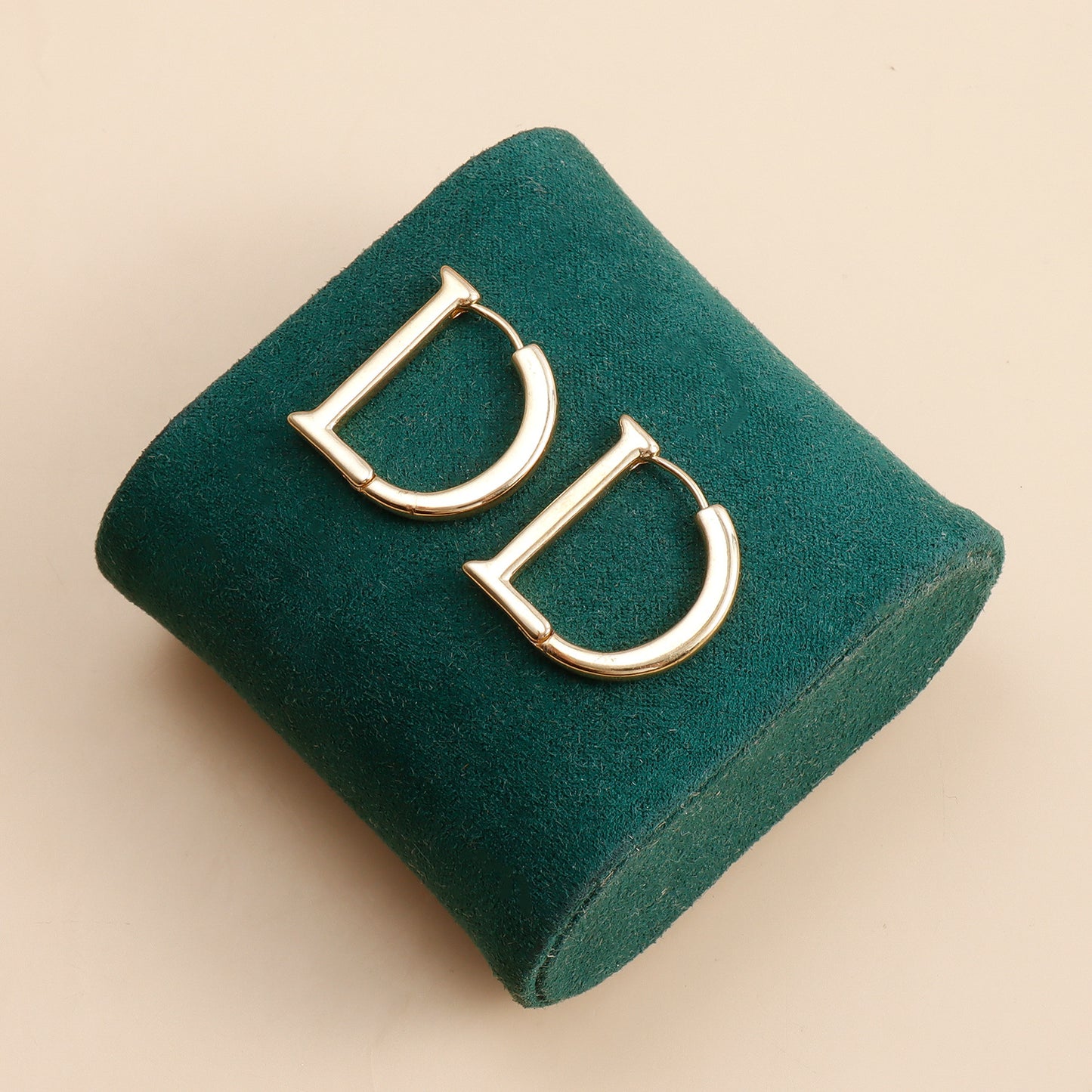 Minimalist Retro Letter D Metal Hoop Earrings with Plating Finish for Women