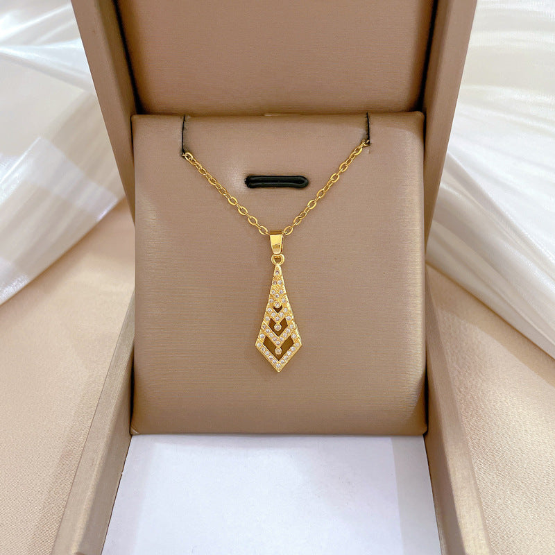 Collana con Pendente Freccia Geometrica da Donna in Acciaio al Titanio con Intarsio di Strass Lussuosa Catena alla Clavicola
