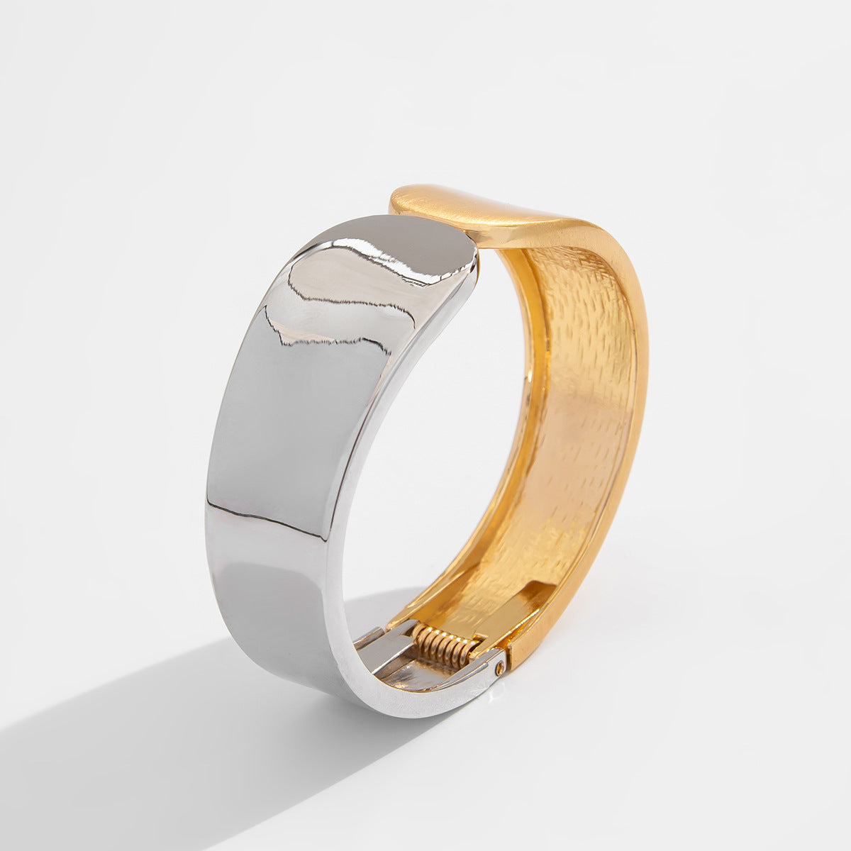 Fashion Geometric Zinc Alloy Plated Open Cuff Bracelet for Women