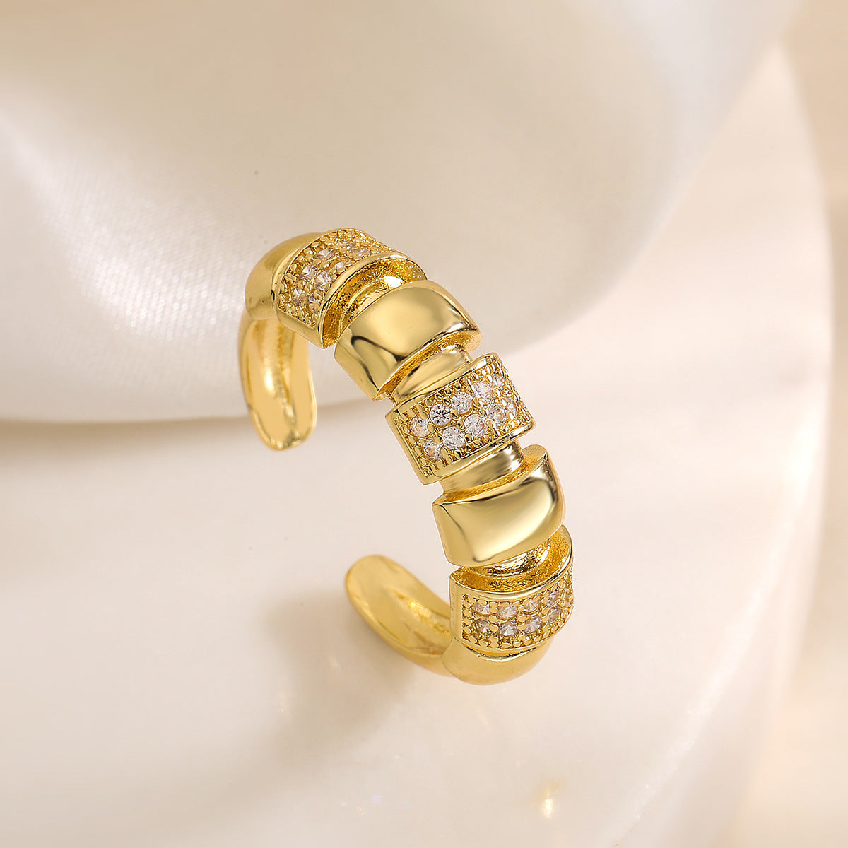 Minimalist Geometric Open Ring for Women Made of Copper with 18K Gold Plating and Micro-Paved Zircon