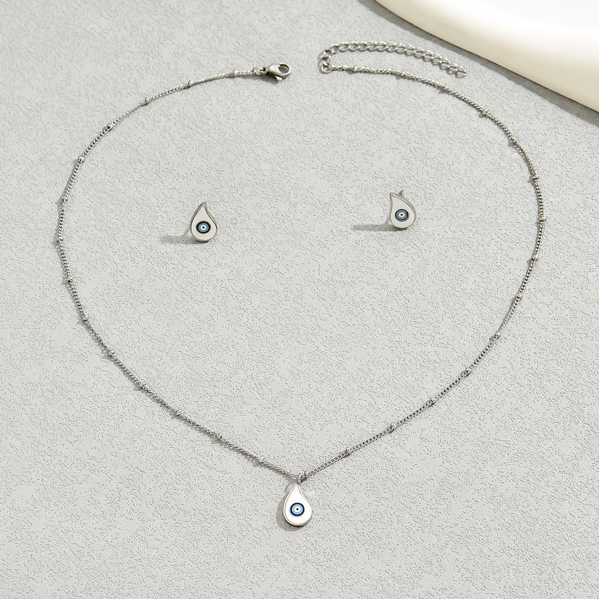 Collar y pendientes de ojo turco de estilo minimalista para viajeros en cobre con acabado esmaltado