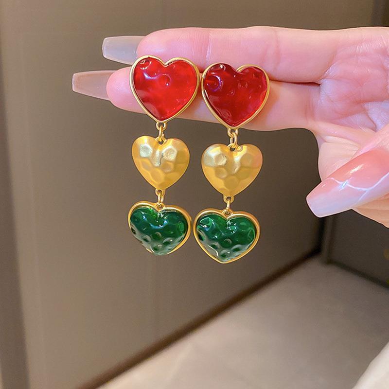 Vintage Heart-Shaped Alloy Stud Earrings with Gold Plating for Women, French Retro Style Fashion Jewelry