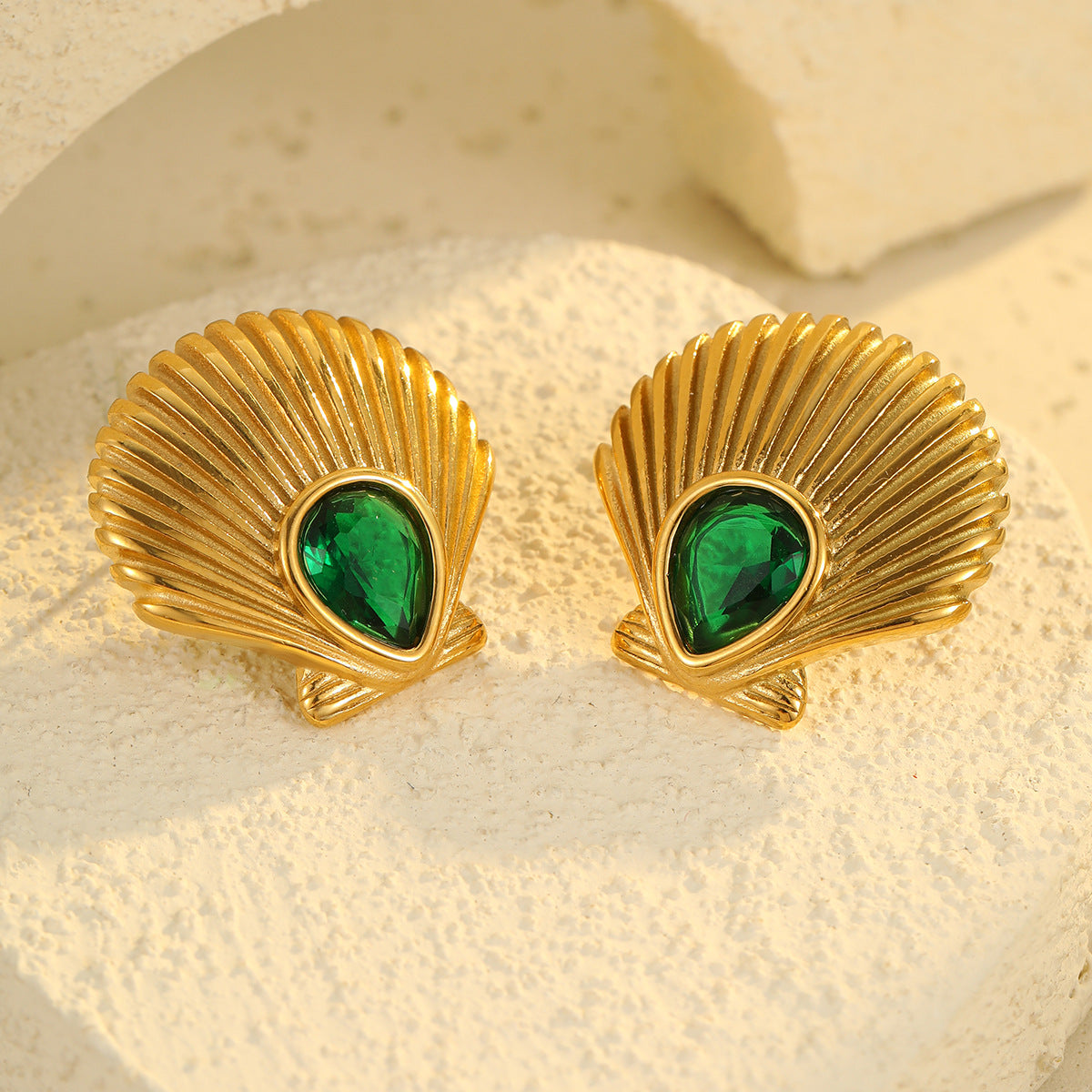 Pendientes de acero inoxidable geométricos de moda para OL con incrustaciones de piedra natural verde y acabado chapado