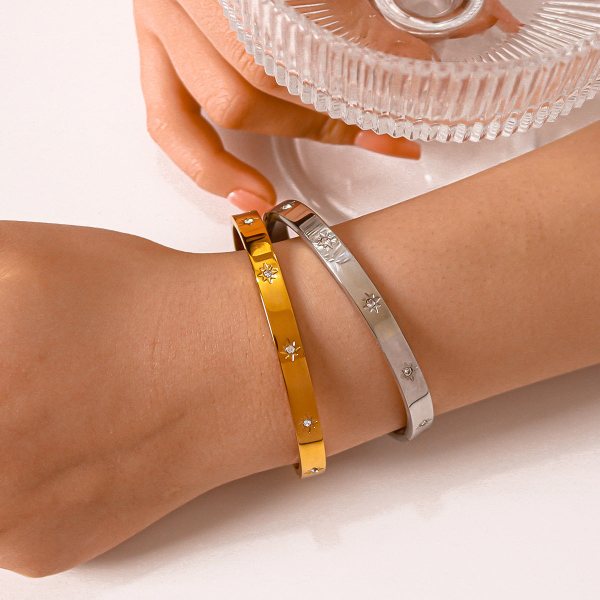 Geometric Eight-Pointed Star Rhinestone-Set Titanium Steel Bracelet with 18K Gold Plating for Men and Women