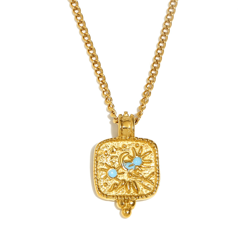 Collana con Pendente Minimalista Geometrico a Stella e Sole in Acciaio Inossidabile con Placcatura in Oro 18K e Dettagli in Smalto per Donna
