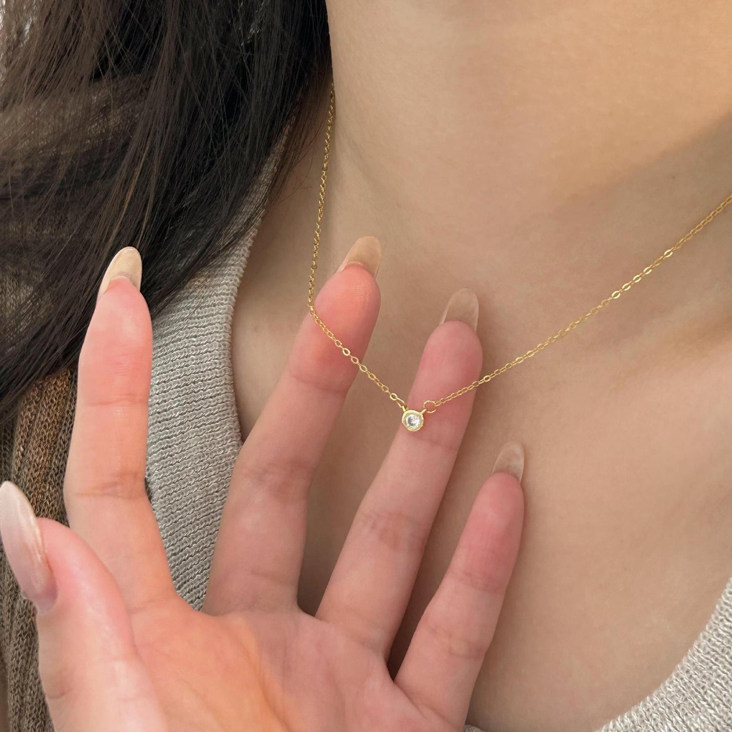Collar con colgante geométrico minimalista de plata de ley 925 con detalles de diamantes de imitación en cadena de cruz