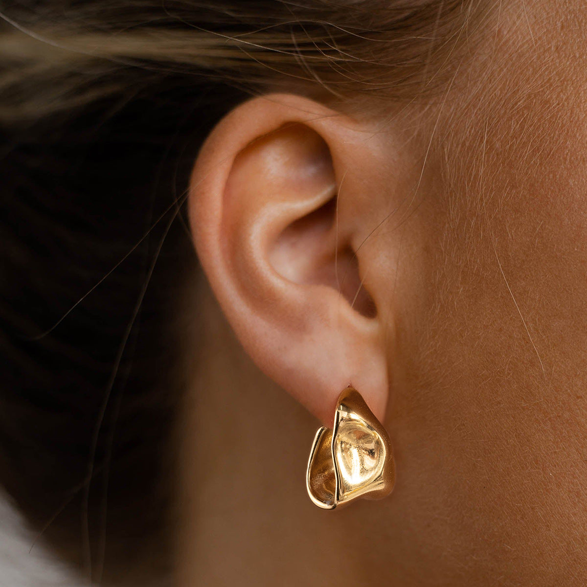 Orecchini da donna minimalisti geometrici a C in acciaio inossidabile con finitura galvanizzata