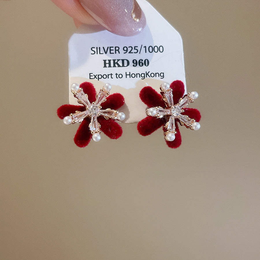 Pendientes de tuerca de aleación con forma de flor de lujo estilo retro de Hong Kong con acabado esmaltado y postes de acero inoxidable para mujer