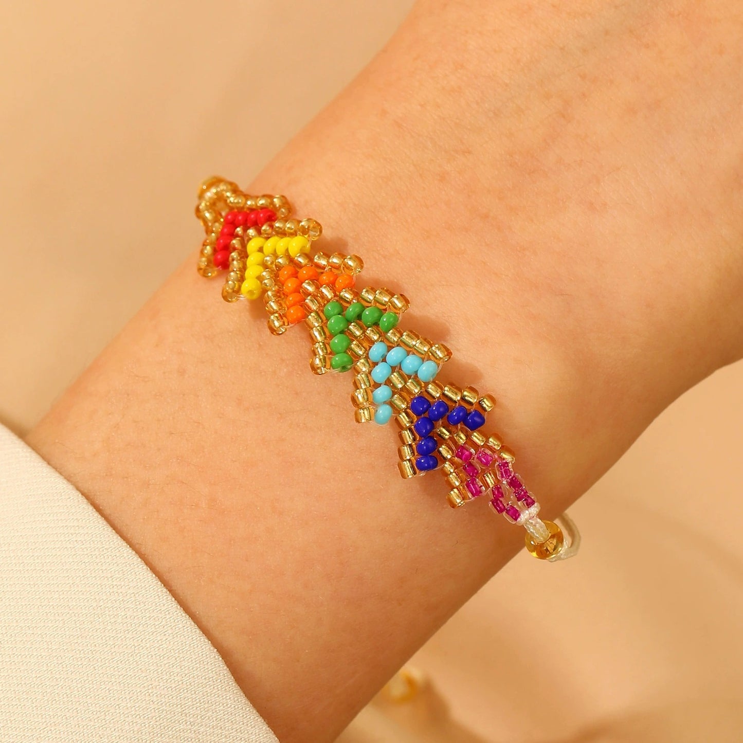 Bracciale Artigianale Bohemien Minimalista con Perline di Vetro a Forma di Freccia Geometrica