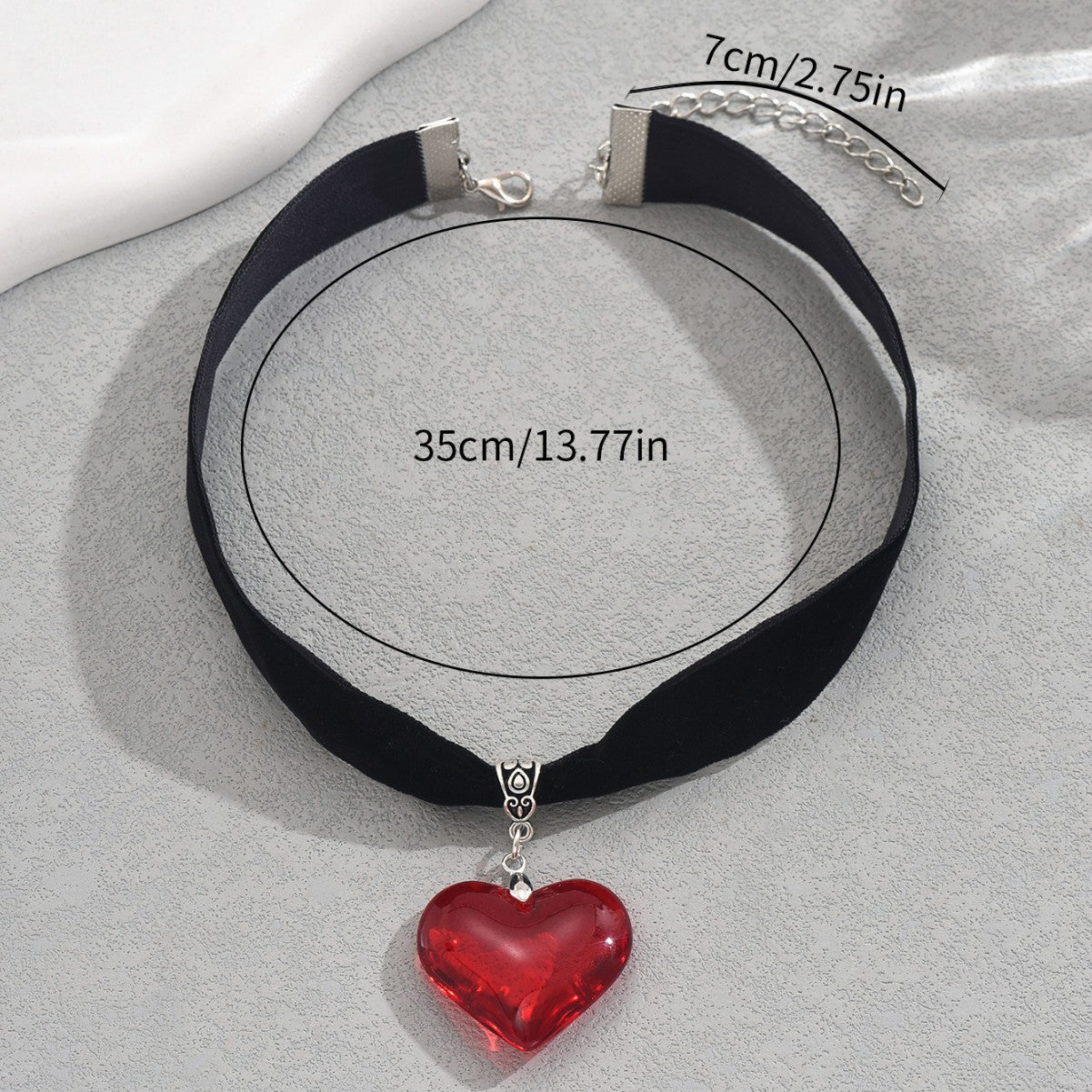 Fashionable Minimalist Heart-Shaped Crystal Choker Necklace for Women with Satin Ribbon and Rhinestone Inlay