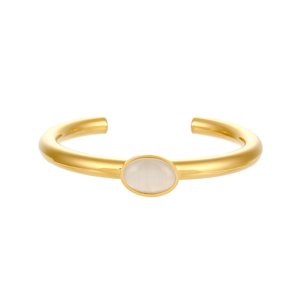 Pulsera Minimalista de Acero Inoxidable con Chapado de Oro de 18K, Detalle Esmaltado de Rayas Verticales y Diseño de Brazalete Abierto