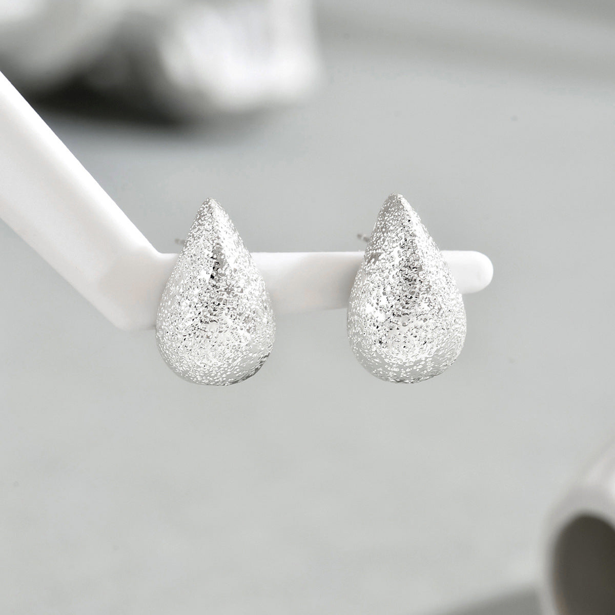 Pendientes minimalistas geométricos en forma de gota para mujer con baño de cobre y postes de acero inoxidable