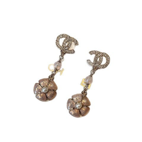 Pendientes Vintage de Latón Chapado en Oro con Flor de Camelia Esmaltada en Rosa con Postes de Plata de Ley 925 para Mujer